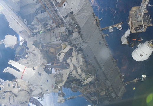 STS116-E-06214