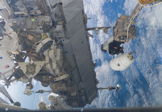 STS116-E-06215