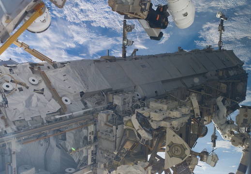 STS116-E-06216
