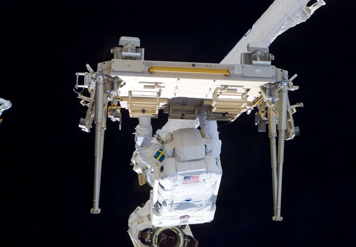 STS116-E-06220