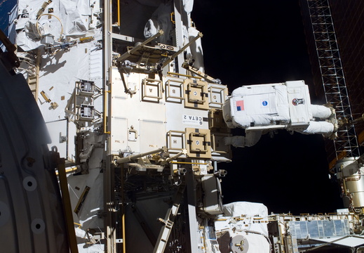 STS116-E-06223