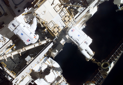 STS116-E-06225