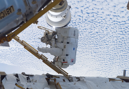 STS116-E-06227