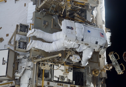 STS116-E-06228