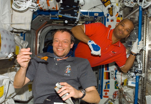 STS116-E-06234