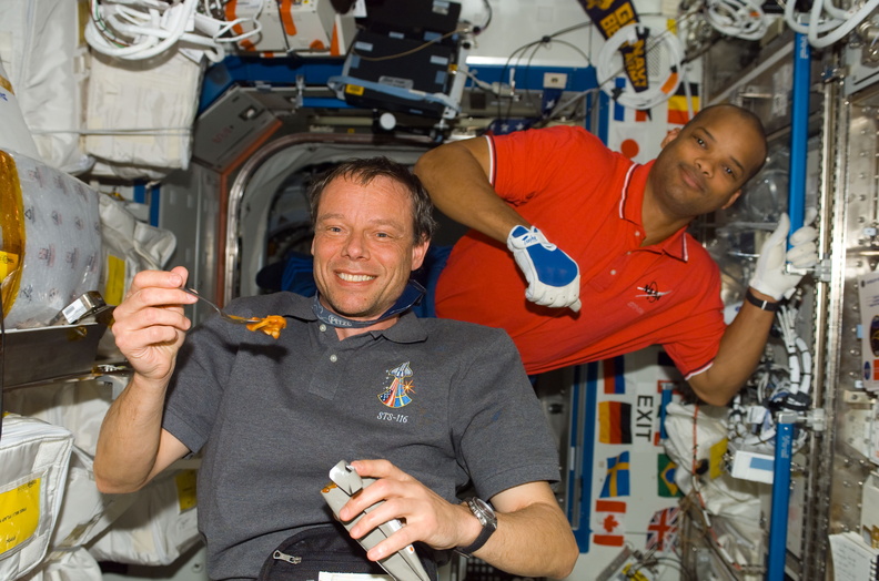 STS116-E-06234.jpg