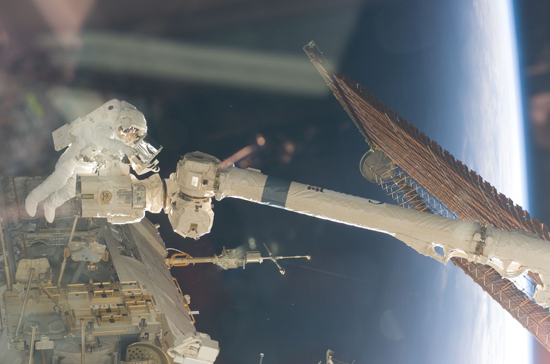 STS116-E-06254.jpg