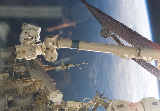 STS116-E-06258