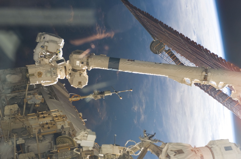 STS116-E-06258.jpg