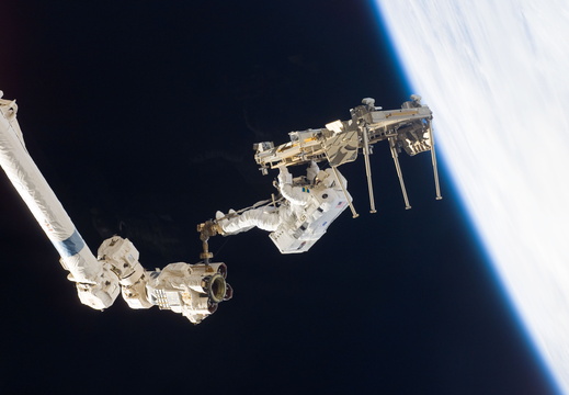 STS116-E-06269