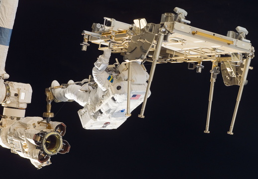 STS116-E-06277