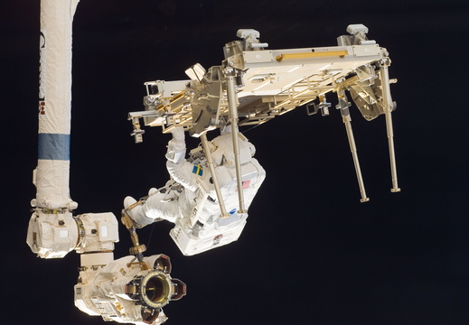 STS116-E-06278