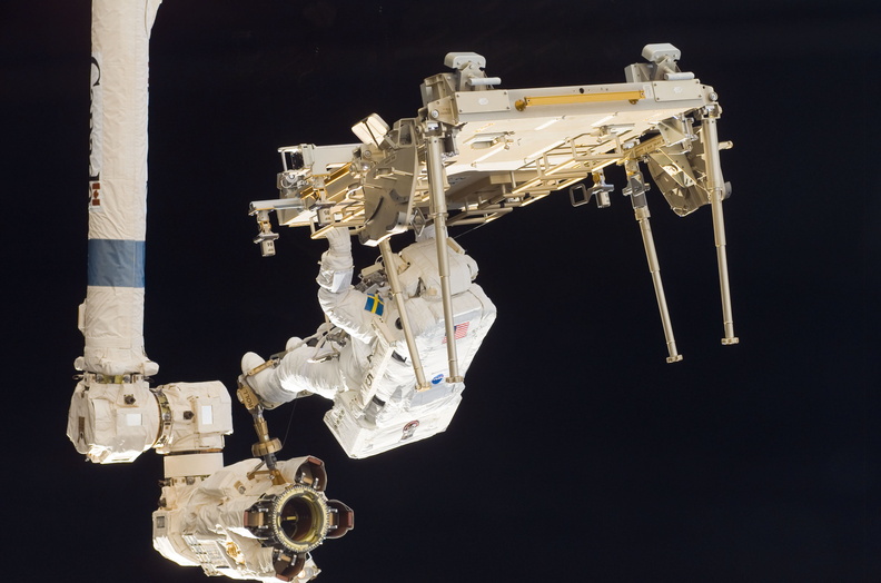 STS116-E-06278.jpg