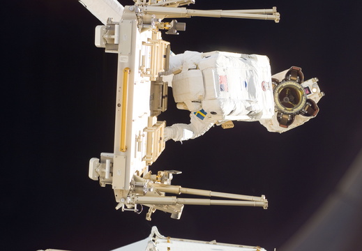 STS116-E-06280