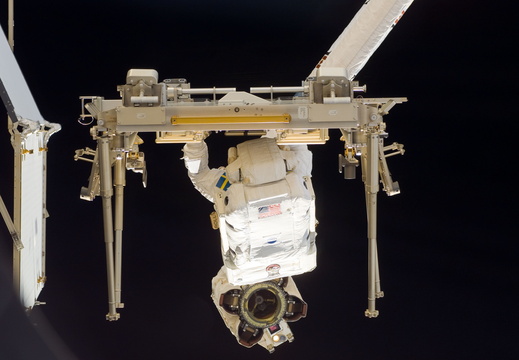 STS116-E-06282