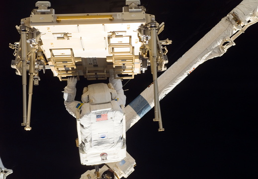 STS116-E-06285
