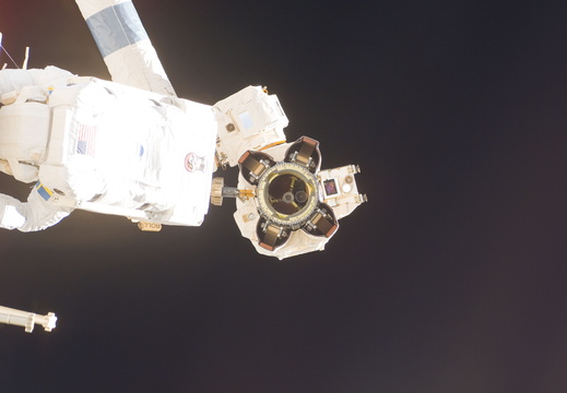 STS116-E-06288