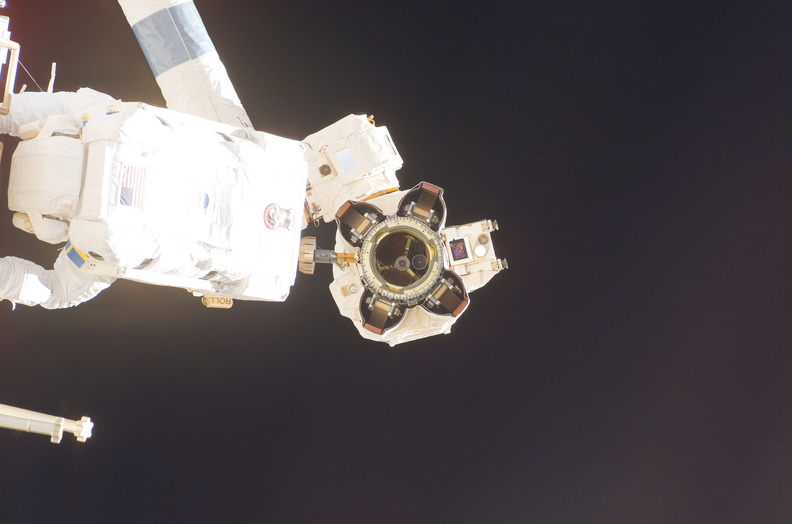 STS116-E-06288.jpg