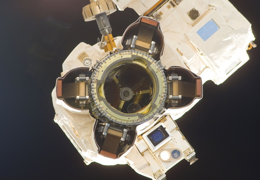STS116-E-06289