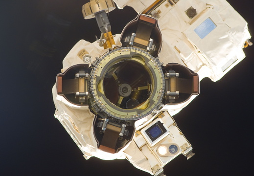 STS116-E-06290