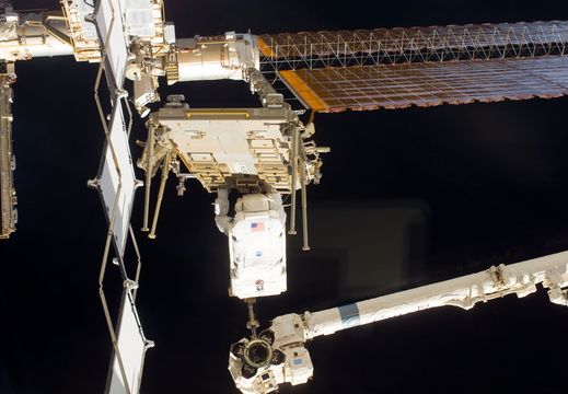 STS116-E-06300