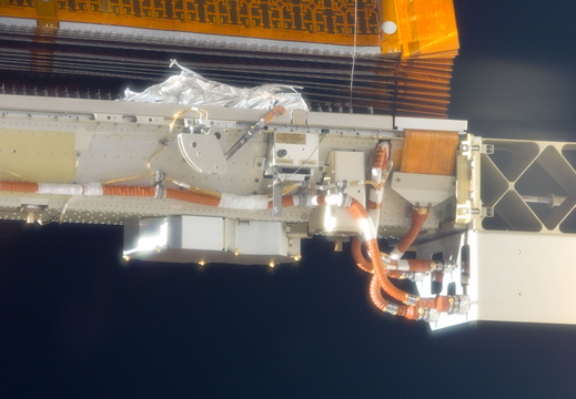 STS116-E-06380