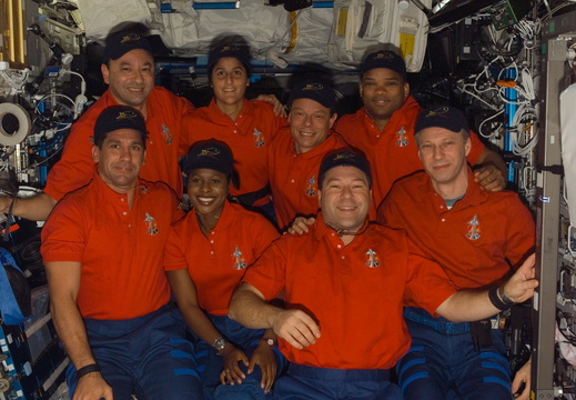 STS116-E-06433