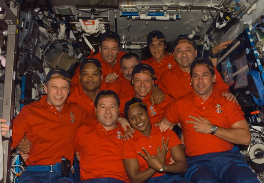 STS116-E-06475