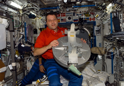 STS116-E-06483