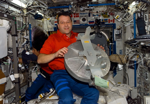 STS116-E-06484