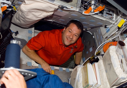 STS116-E-06490