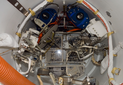 STS116-E-06502