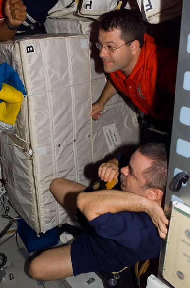 STS116-E-06507.jpg