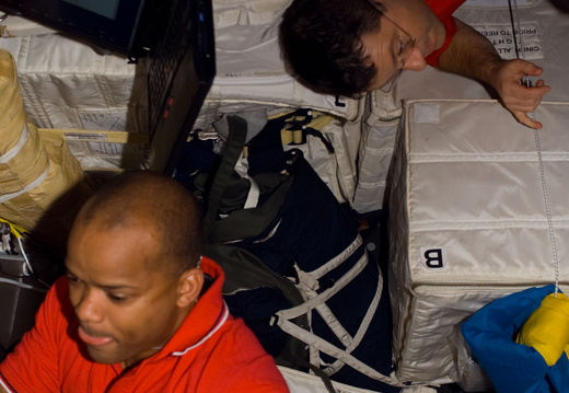 STS116-E-06508