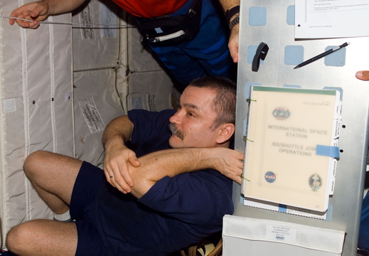 STS116-E-06512