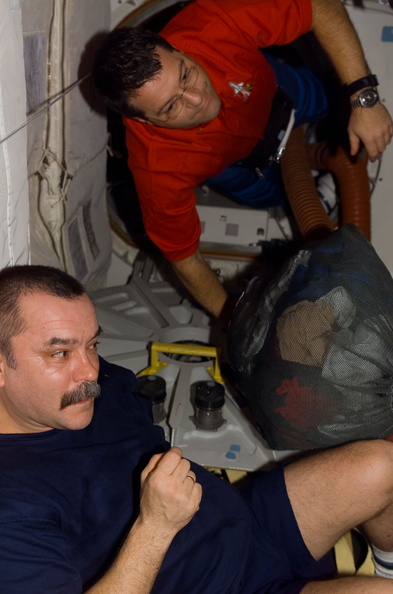 STS116-E-06524.jpg