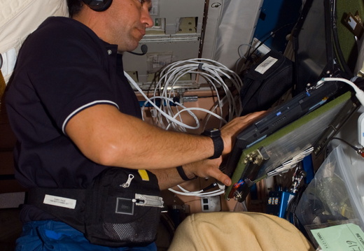 STS116-E-06526