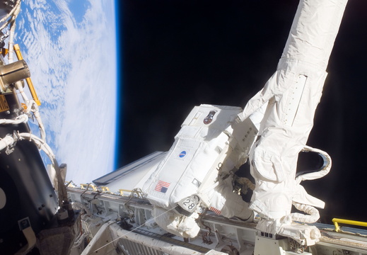 STS116-E-06592