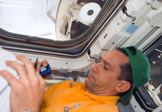 STS116-E-06594