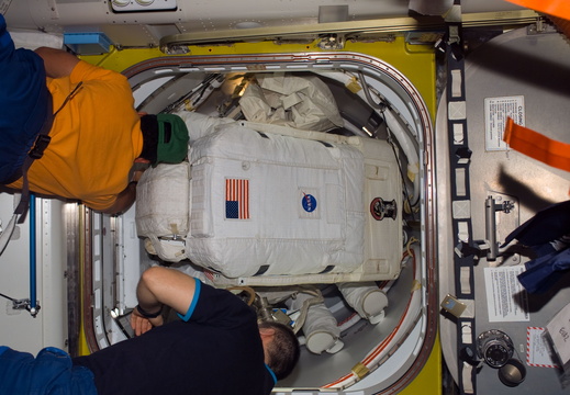 STS116-E-06614
