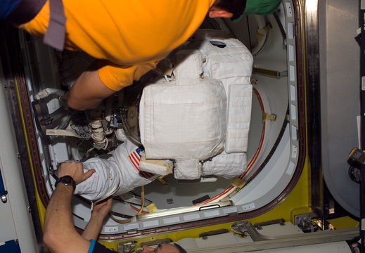 STS116-E-06615
