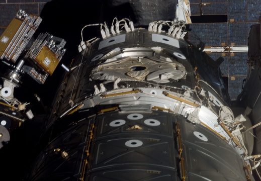 STS116-E-06744
