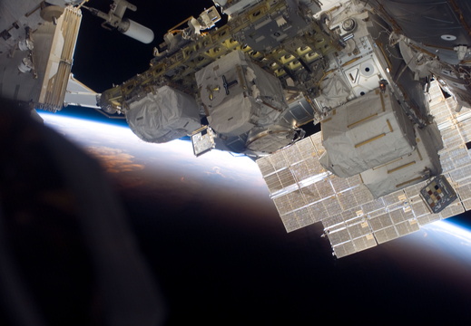 STS116-E-06752