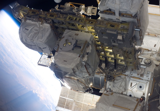 STS116-E-06754