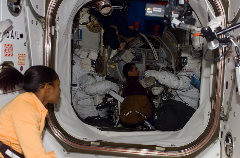 STS116-E-06804.jpg