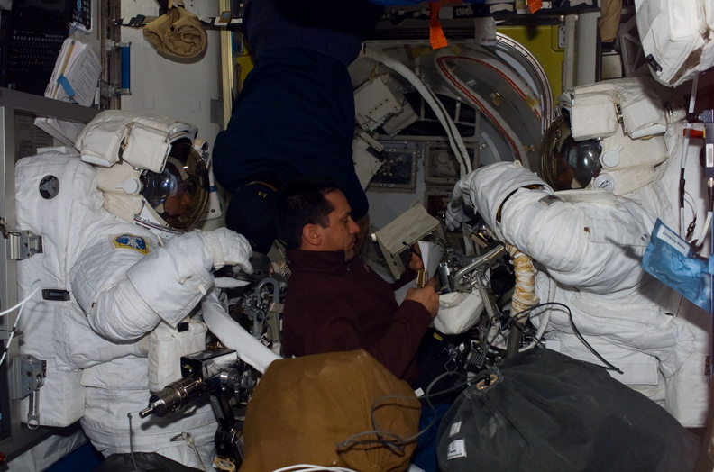 STS116-E-06806.jpg