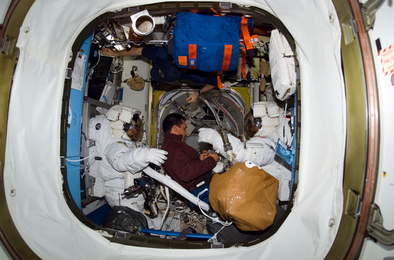 STS116-E-06810.jpg