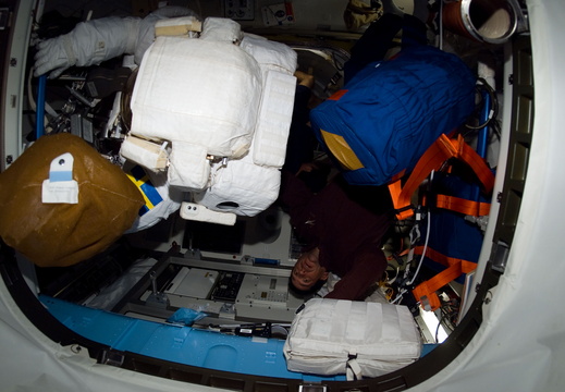 STS116-E-06830