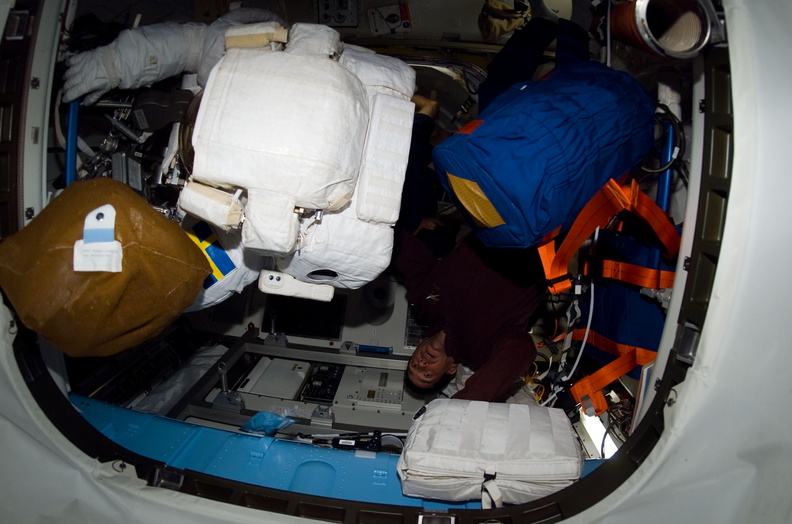 STS116-E-06830.jpg