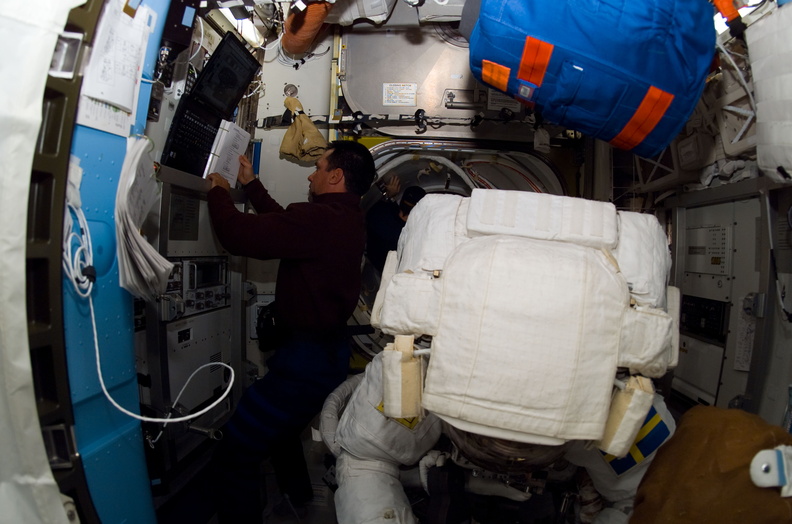 STS116-E-06831.jpg